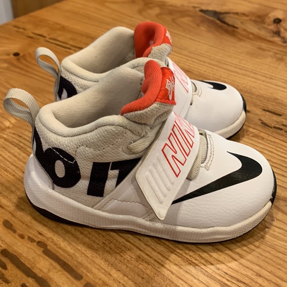 Nike team hustle 8 size 7 child - Picture 3 of 10